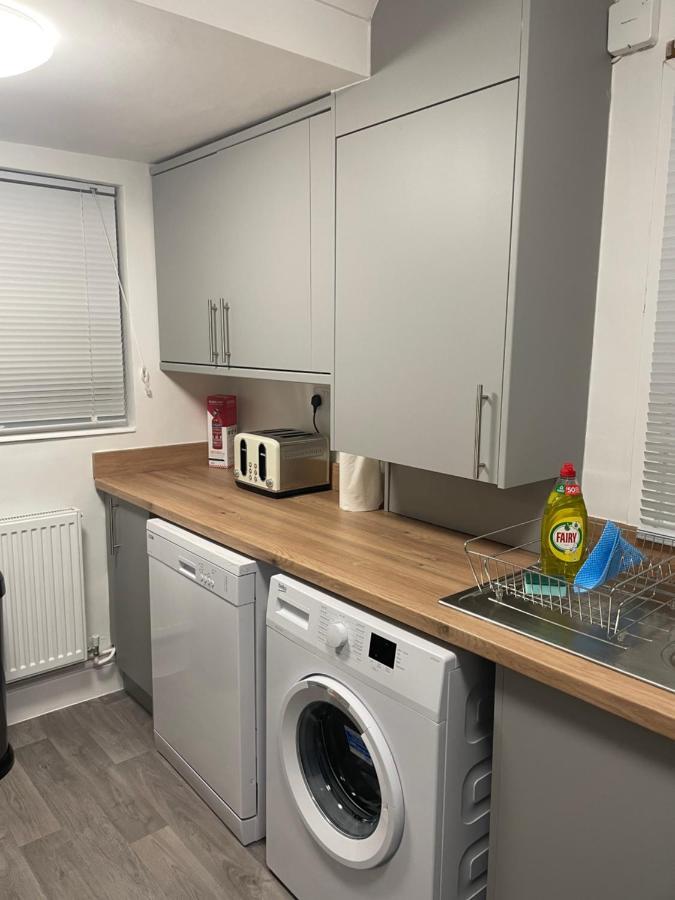 Comfy Home For Contractors And Families With Free Parking - Sage View Aldershot Zewnętrze zdjęcie